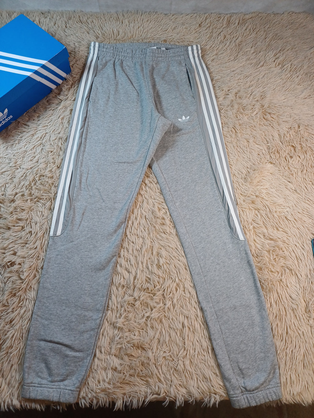 Jogging adidas gris – Taille L