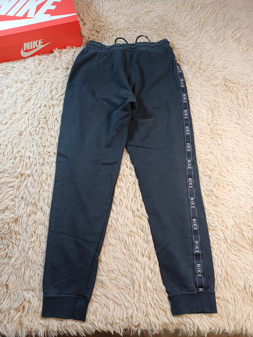 Jogging Nike noir logo latéral – Taille S