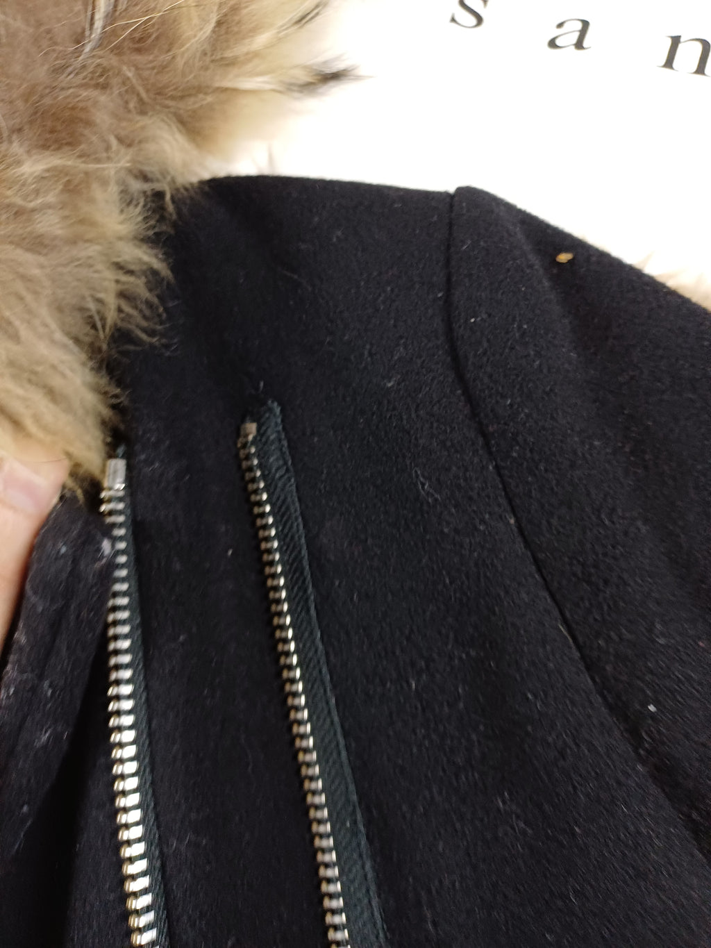 Manteau Sandro noir à capuche fourrure – Taille 38 / M