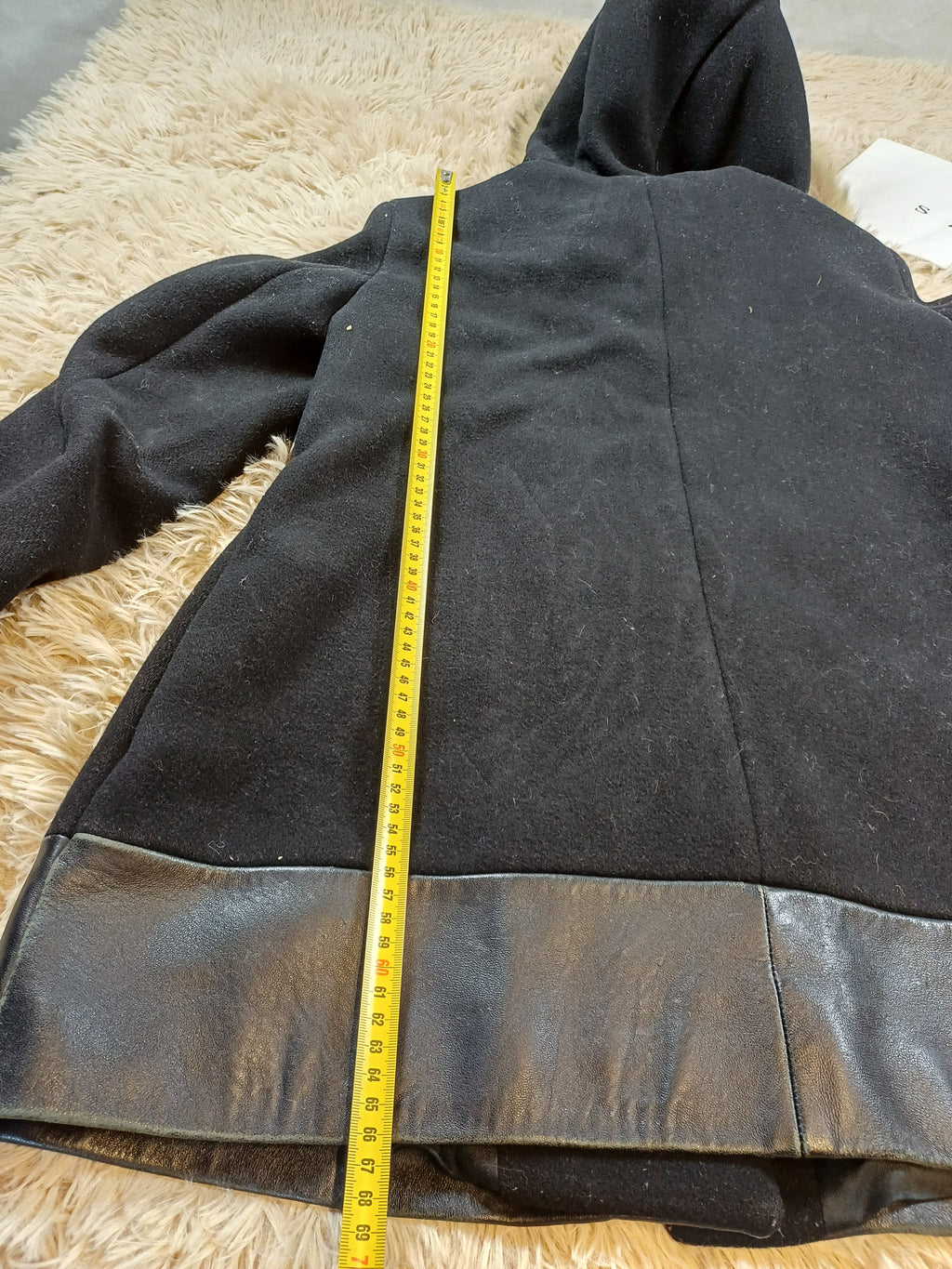 Manteau Sandro noir à capuche fourrure – Taille 38 / M
