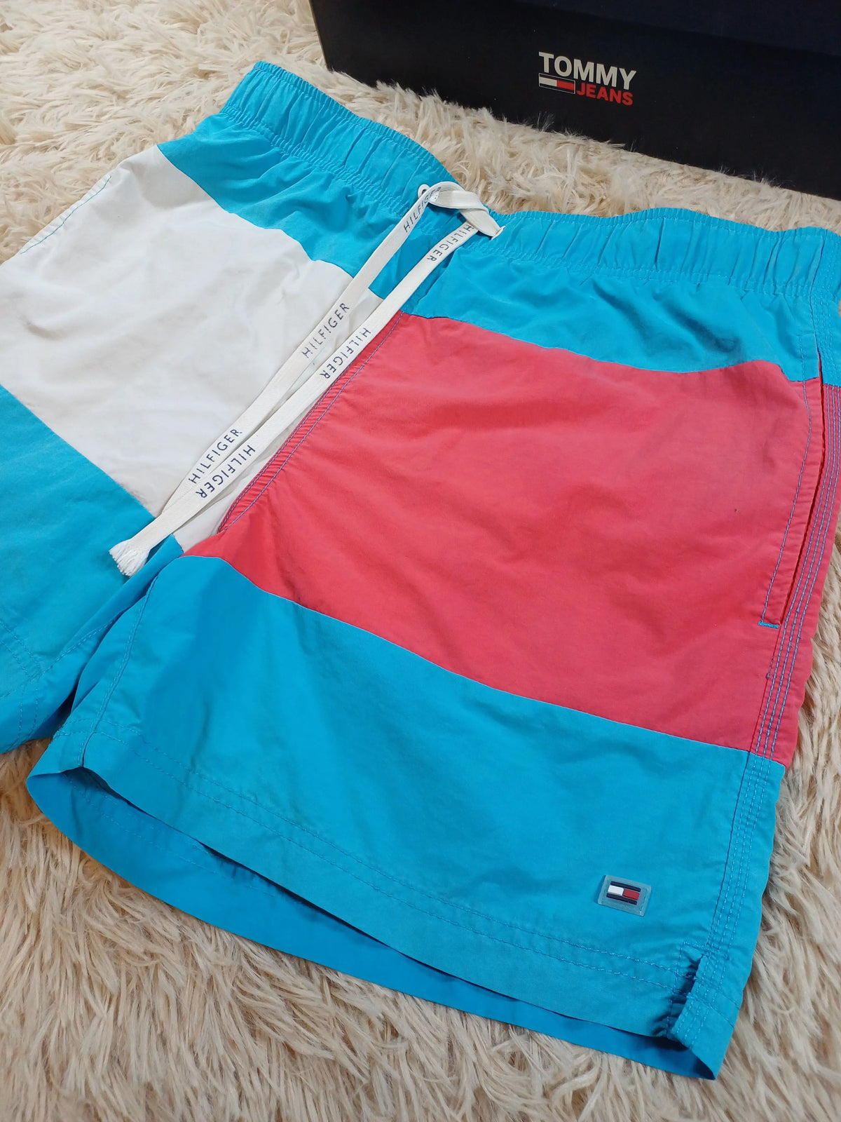 Short de bain Tommy Hilfiger bleu rouge blanc — Taille M Tommy Hilfiger