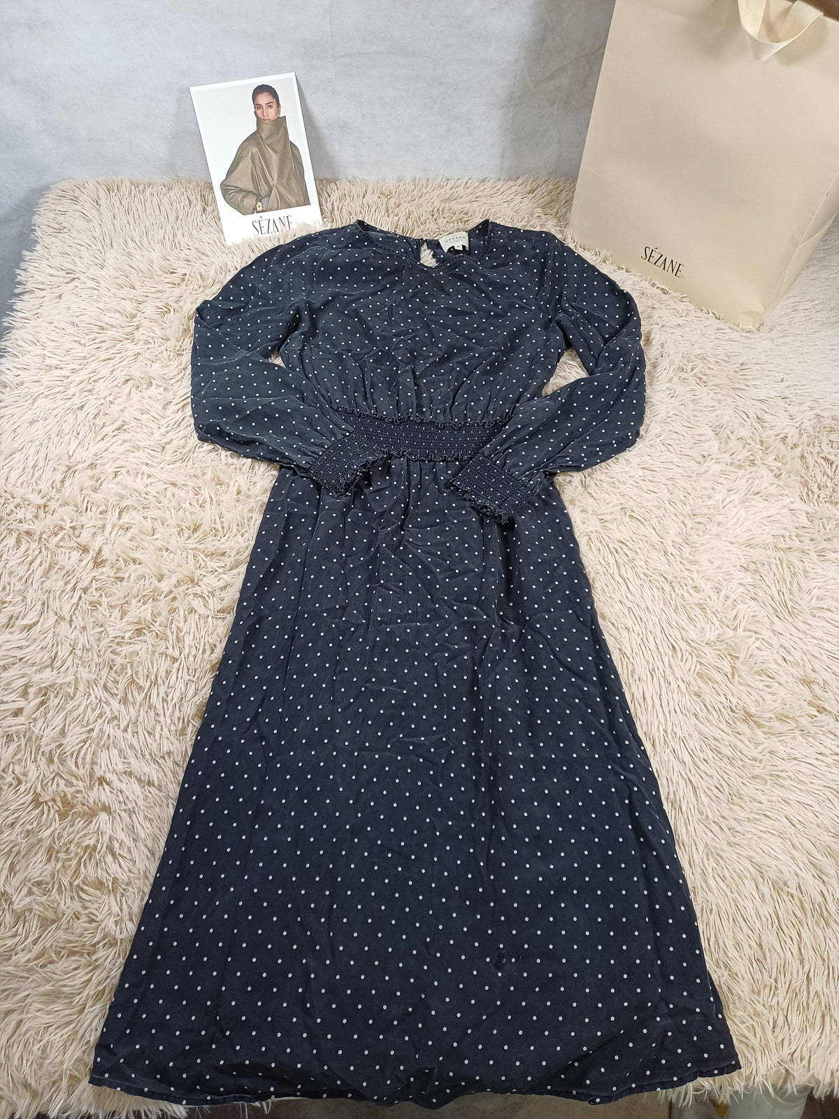 Robe Sézane noire à pois en soie – Taille 38 Sézane